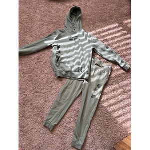 H&M sweatshirt and joggers set